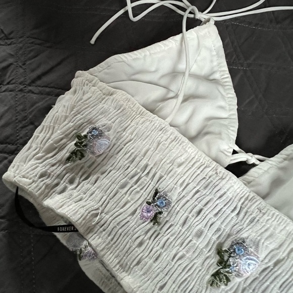 Adorable embroidered F21 spaghetti tie strap bralette top. Size S. - Picture 6 of 9